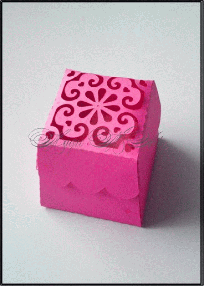 Кутийка за подаръче за сватба модел Arch ornament циклама