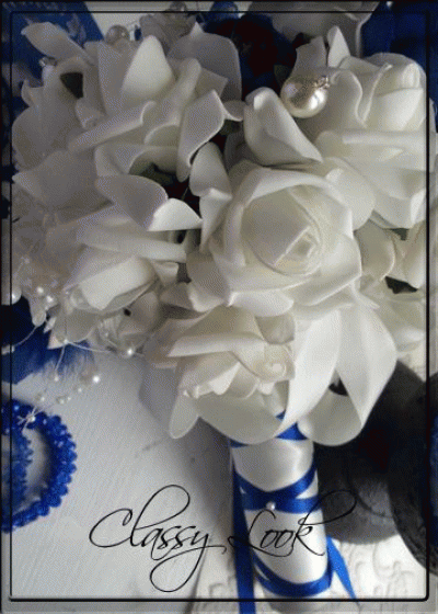 Уникален сватбен букет в синьо от 21 рози и ранункулуси и перли от Classy Look- Baiser de la mer