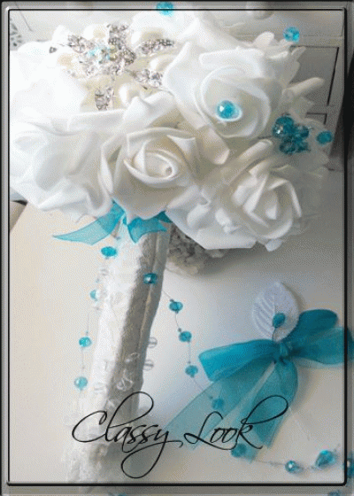 Уникален сватбен букет в бяло и тюркоаз от 21 рози, брошка и кристали от Classy Look- Côte d'Azur
